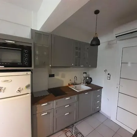 Polichrono Studio Apartment