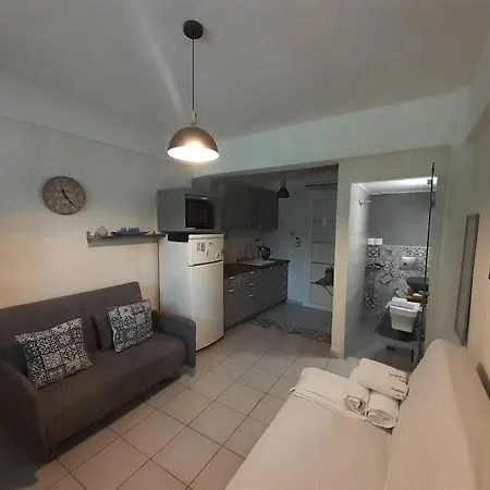 Polichrono Studio Apartment